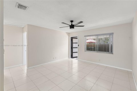 Villa ou maison à louer à Fort Lauderdale, Floride: 2 chambres, 152.64 m2 № 1896761 - photo 6