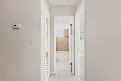 Villa ou maison à louer à Fort Lauderdale, Floride: 2 chambres, 152.64 m2 № 1896761 - photo 17