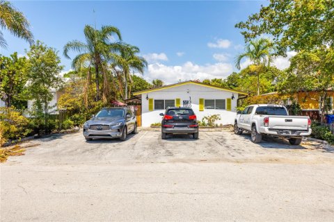 Villa ou maison à louer à Fort Lauderdale, Floride: 2 chambres, 152.64 m2 № 1896761 - photo 4