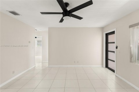 Villa ou maison à louer à Fort Lauderdale, Floride: 2 chambres, 152.64 m2 № 1896761 - photo 19