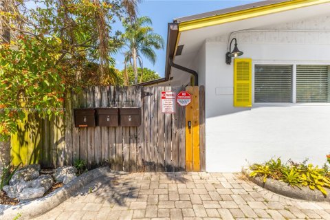 Villa ou maison à louer à Fort Lauderdale, Floride: 2 chambres, 152.64 m2 № 1896761 - photo 2