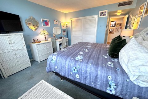Condo in Bay Harbor Islands, Florida, 2 bedrooms  № 1730869 - photo 29