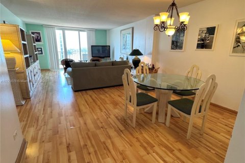 Condo in Bay Harbor Islands, Florida, 2 bedrooms  № 1730869 - photo 8