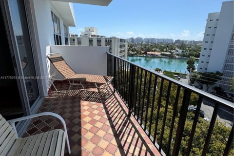 Condo in Bay Harbor Islands, Florida, 2 bedrooms  № 1730869 - photo 6