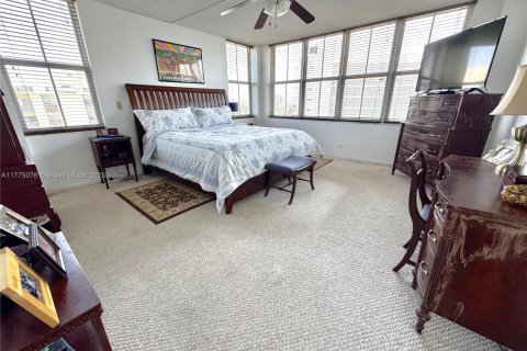Condo in Bay Harbor Islands, Florida, 2 bedrooms  № 1730869 - photo 18