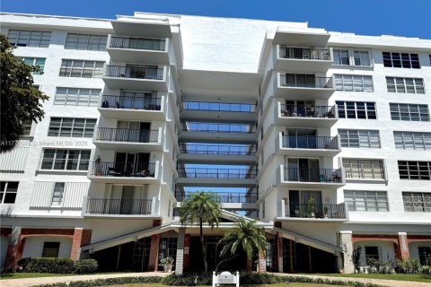 Condo in Bay Harbor Islands, Florida, 2 bedrooms  № 1730869 - photo 2