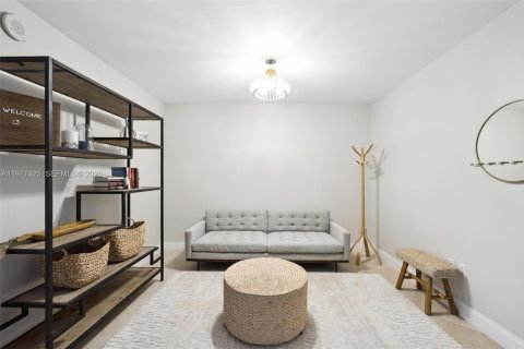 Condo in Hallandale Beach, Florida, 2 bedrooms  № 2053042 - photo 8