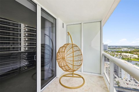 Condo in Hallandale Beach, Florida, 2 bedrooms  № 2053042 - photo 22
