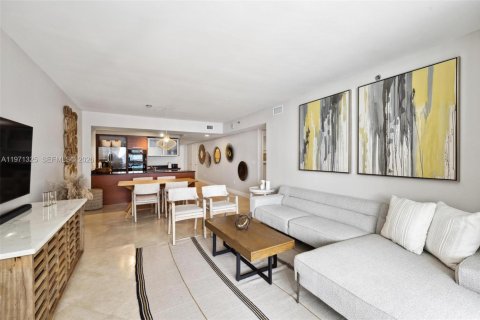 Condo in Hallandale Beach, Florida, 2 bedrooms  № 2053042 - photo 3