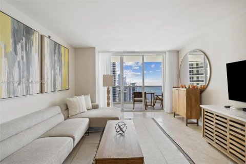 Condo in Hallandale Beach, Florida, 2 bedrooms  № 2053042 - photo 6