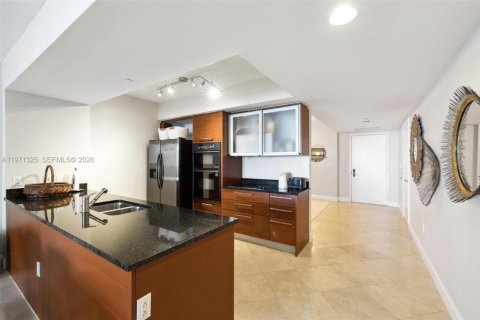 Condo in Hallandale Beach, Florida, 2 bedrooms  № 2053042 - photo 12