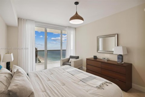 Condo in Hallandale Beach, Florida, 2 bedrooms  № 2053042 - photo 16