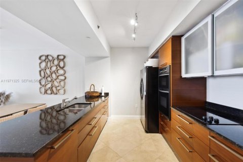 Condo in Hallandale Beach, Florida, 2 bedrooms  № 2053042 - photo 13