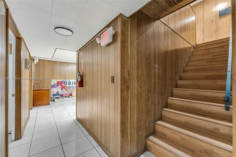 Commercial property in Hialeah, Florida № 1980258 - photo 9