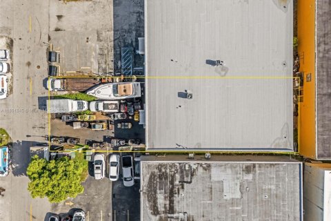 Commercial property in Hialeah, Florida № 1980258 - photo 3