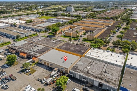 Commercial property in Hialeah, Florida № 1980258 - photo 4