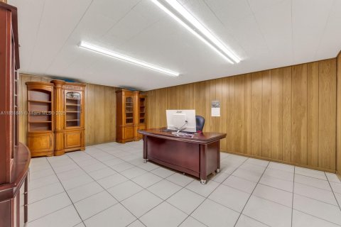 Commercial property in Hialeah, Florida № 1980258 - photo 8