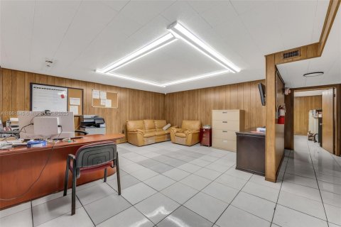 Commercial property in Hialeah, Florida № 1980258 - photo 6