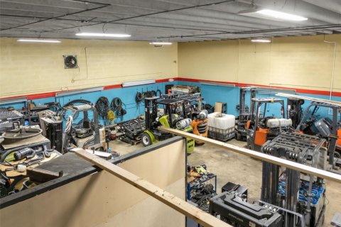 Commercial property in Hialeah, Florida № 1980258 - photo 16