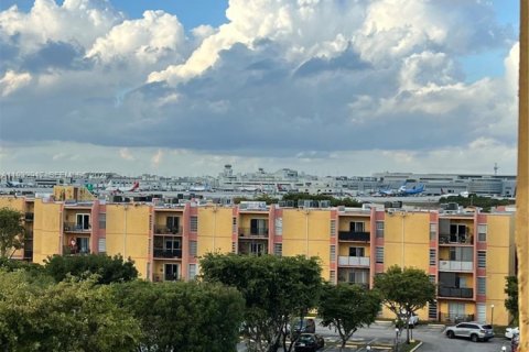 Снять в аренду квартиру в Майами, Флорида 3 спальни, 95.13м2, № 1991776 - фото 22