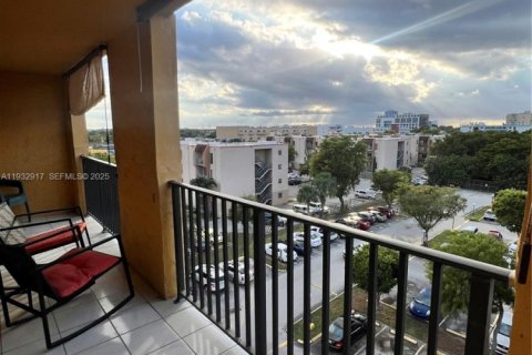 Снять в аренду квартиру в Майами, Флорида 3 спальни, 95.13м2, № 1991776 - фото 7