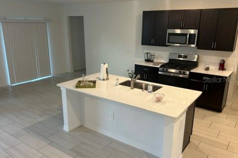 Casa en alquiler en Land O' Lakes, Florida, 6 dormitorios, 287.25 m2 № 2222093 - foto 5