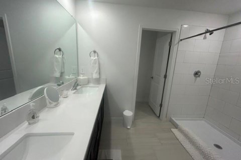 Casa en alquiler en Land O' Lakes, Florida, 6 dormitorios, 287.25 m2 № 2222093 - foto 18