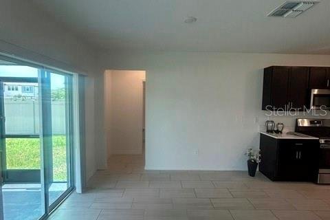 Casa en alquiler en Land O' Lakes, Florida, 6 dormitorios, 287.25 m2 № 2222093 - foto 6