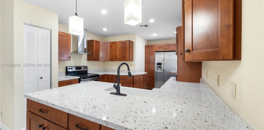 Casa en Davie, Florida 3 dormitorios, 126.53 m2 № 2011180