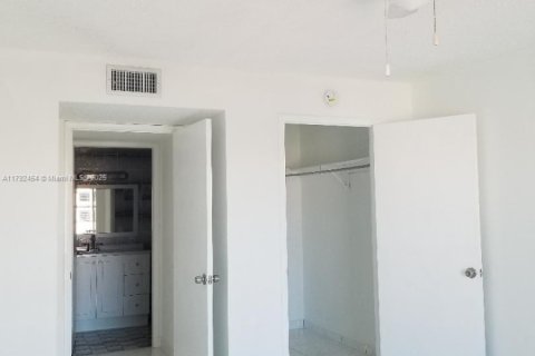 Casa en venta en Miami, Florida, 1 dormitorio, 70.23 m2 № 1862047 - foto 11