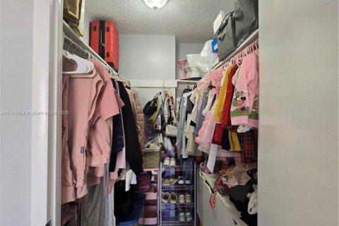 Casa en venta en Miami, Florida, 1 dormitorio, 70.23 m2 № 1862047 - foto 16