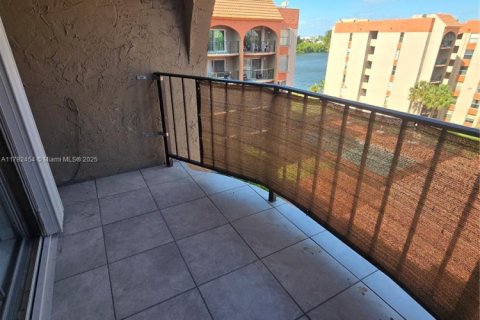 Casa en venta en Miami, Florida, 1 dormitorio, 70.23 m2 № 1862047 - foto 7