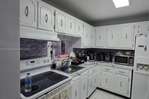 Casa en venta en Miami, Florida, 1 dormitorio, 70.23 m2 № 1862047 - foto 9