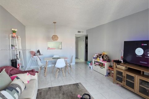 Casa en venta en Miami, Florida, 1 dormitorio, 70.23 m2 № 1862047 - foto 14