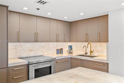 Copropriété à vendre à Miami, Floride: 2 chambres, 121.14 m2 № 1928716 - photo 8