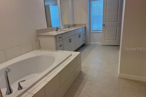 Townhouse in Parrish, Florida 3 bedrooms, 215.25 sq.m. № 1853114 - photo 16