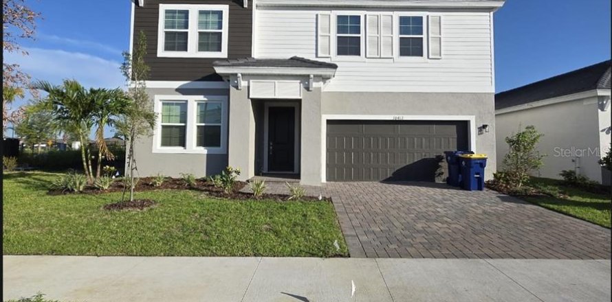 Casa en San Antonio, Florida 6 dormitorios, 311.87 m2 № 2096007