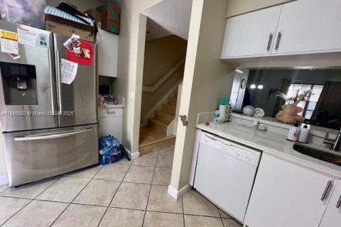 Townhouse in Weston, Florida 2 bedrooms, 103.12 sq.m. № 1836805 - photo 7