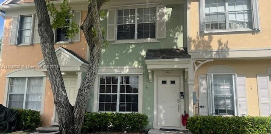 Townhouse in Weston, Florida 2 bedrooms, 103.12 sq.m. № 1836805