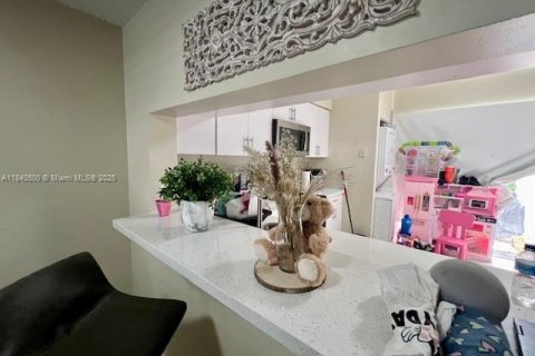 Townhouse in Weston, Florida 2 bedrooms, 103.12 sq.m. № 1836805 - photo 8