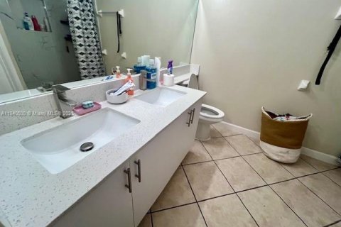 Townhouse in Weston, Florida 2 bedrooms, 103.12 sq.m. № 1836805 - photo 14