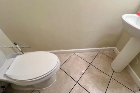 Townhouse in Weston, Florida 2 bedrooms, 103.12 sq.m. № 1836805 - photo 11