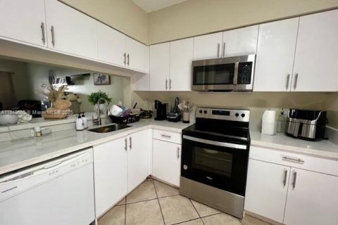 Townhouse in Weston, Florida 2 bedrooms, 103.12 sq.m. № 1836805 - photo 3