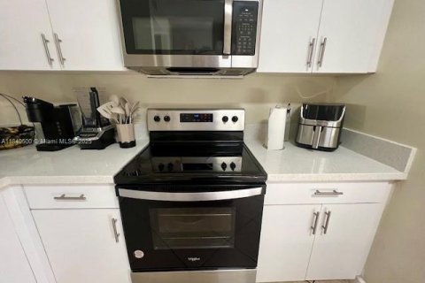 Townhouse in Weston, Florida 2 bedrooms, 103.12 sq.m. № 1836805 - photo 5