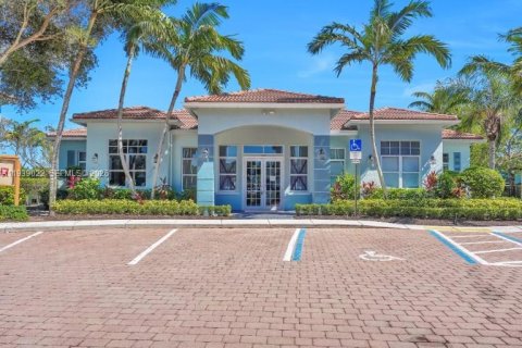 Купить таунхаус в Ривьера-Бич, Флорида 2 спальни, 113.99м2, № 1998252 - фото 1