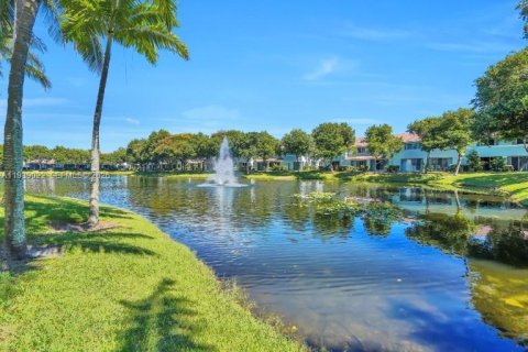 Купить таунхаус в Ривьера-Бич, Флорида 2 спальни, 113.99м2, № 1998252 - фото 3