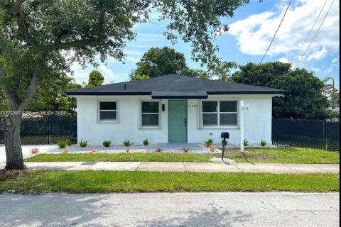 House in Miami, Florida 2 bedrooms, 89.28 sq.m. № 1939726 - photo 1