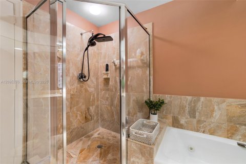 Copropriété à louer à Miami, Floride: 2 chambres, 130.06 m2 № 2388384 - photo 18