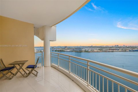 Copropriété à louer à Miami, Floride: 2 chambres, 130.06 m2 № 2388384 - photo 6