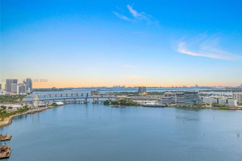 Copropriété à louer à Miami, Floride: 2 chambres, 130.06 m2 № 2388384 - photo 30